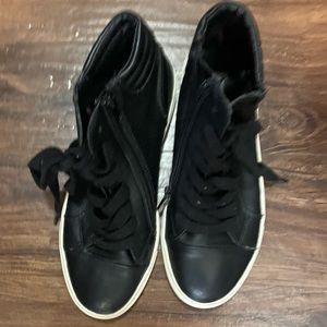 Used Steve Madden sneakers